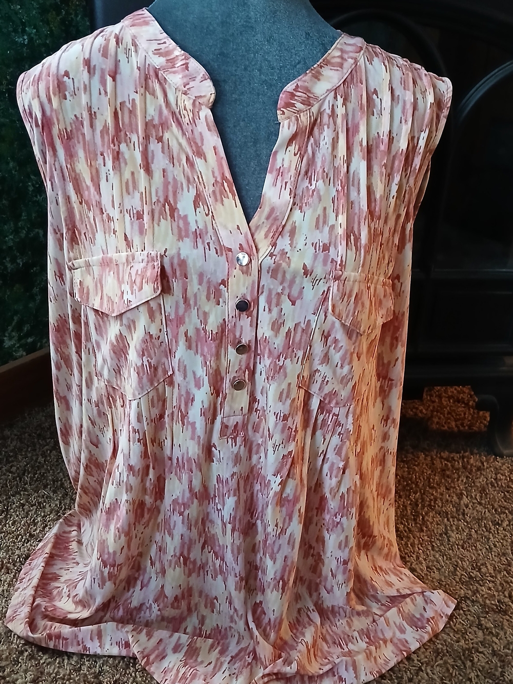 Cocomo Cream and Rose Sleeveless Button-Front Blouse